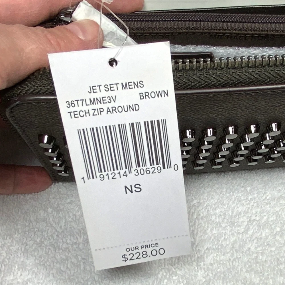 NWT - Michael Kors Men's Studded Wallet - Jet Set Tech Zip Around